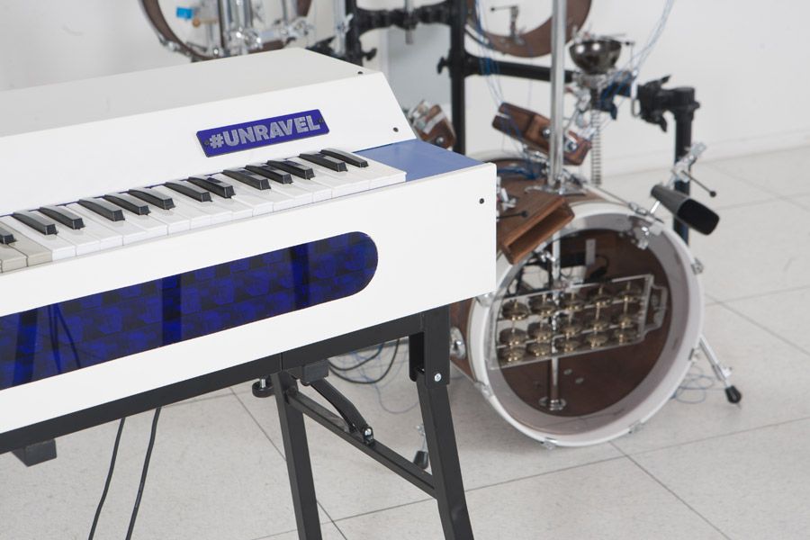 #UNRAVEL Organ, light off, Percussion Set in background